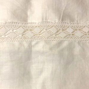 86 x 86 inch Linen Duvet cover with Lace inset and 4 Pearl Buttons.  New Ukrain